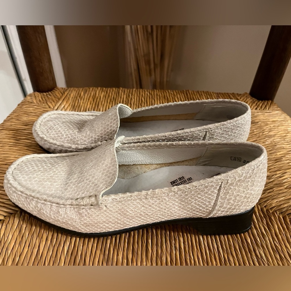 Women's Patent Snake Loafers Rieker Antistress Beige/Cream Python Leather SZ 5.5